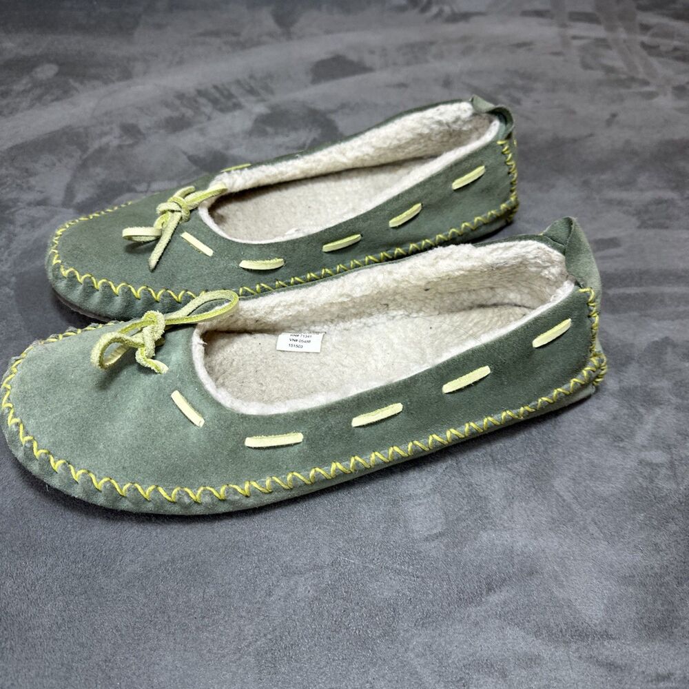 LL Bean 9 Medium Green Suede Moccasin Slippers Crepe Sole Faux Fur Lining